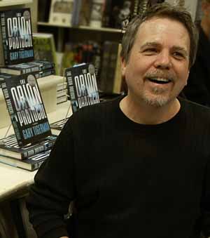 Gary Tigerman at a book signing.  Picture Copyright © 2003 by Wendy Tigerman.  All Rights Reserved.